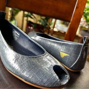 Unworn Blue Shiny Gola Shoes Great Treads